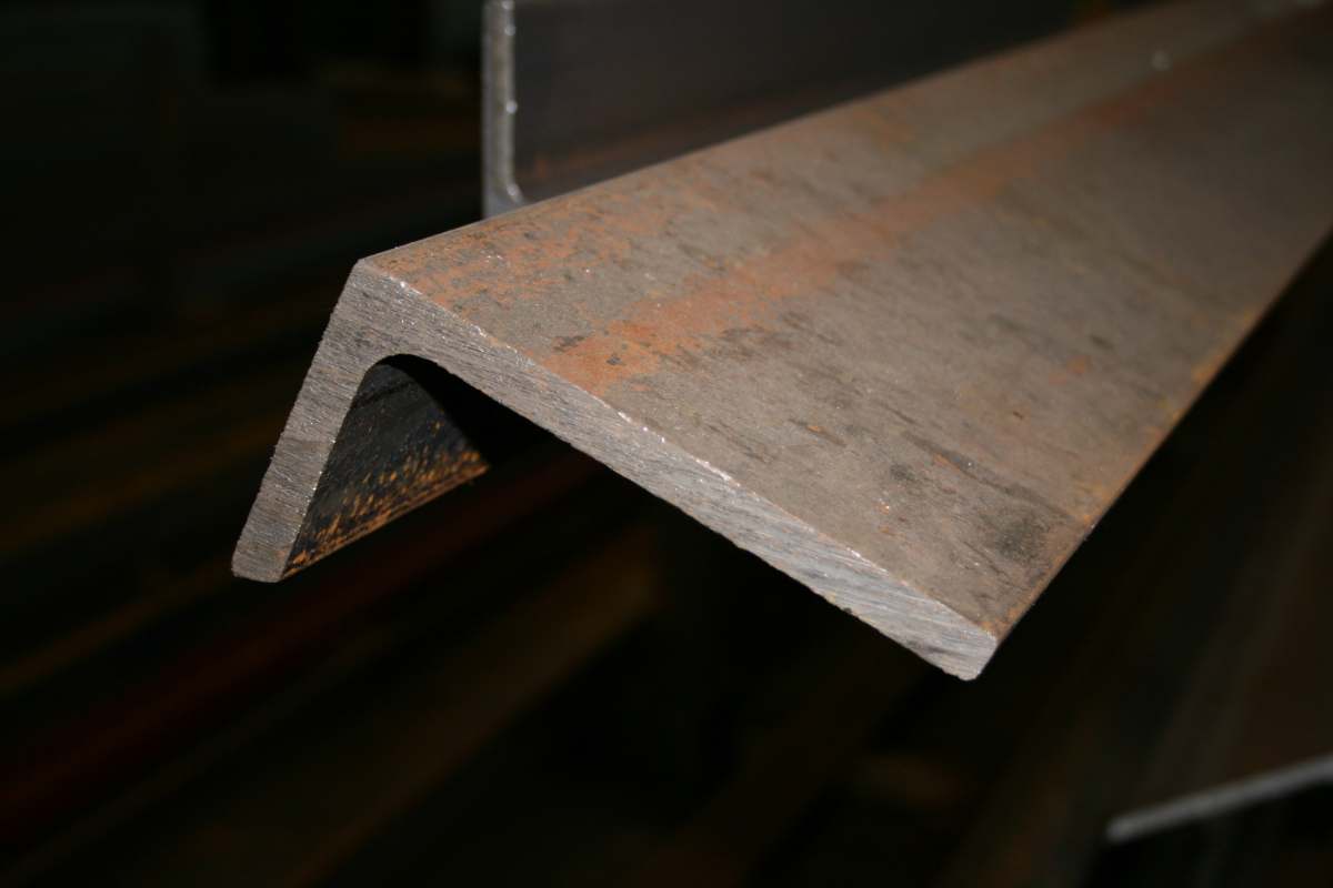 Unequal steel angle S355J2